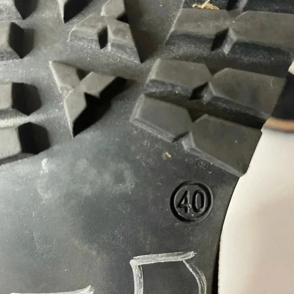 BTU by Bertuchi Lug Sole Black Suede Leather Boots Size 9 - Picture 6 of 13